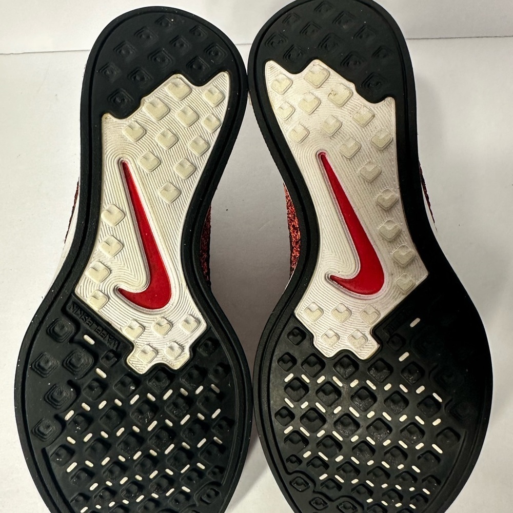 Nike women Red and Black Running Shoes size 6.5 pre owned Exellent condittion. - Picture 6 of 7